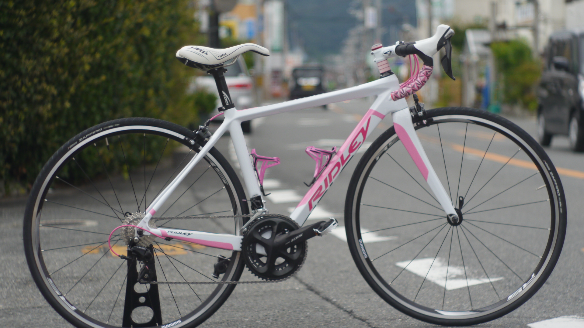 Ridley Fenix リドレー フェニックス をブルー ピンクに変更しました 大阪 枚方市の自転車屋 Cycleflower サイクルフラワー