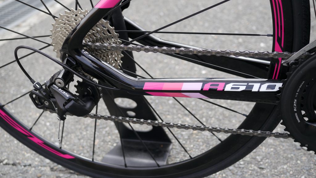 小柄の女性でもいけるカーボンエアロフレームロードバイク「ASTERBike・A610 」