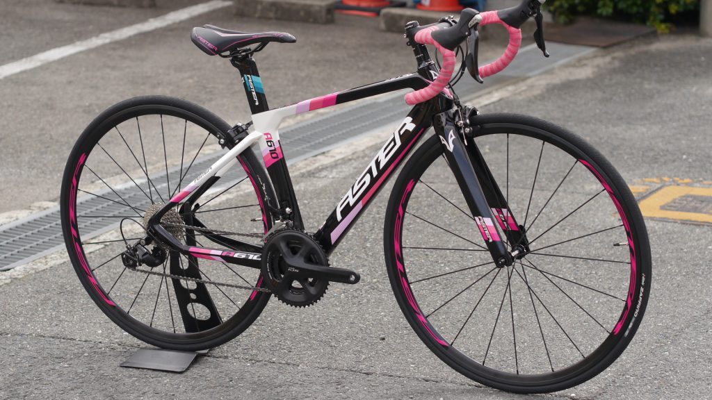 小柄の女性でもいけるカーボンエアロフレームロードバイク「ASTERBike・A610 」